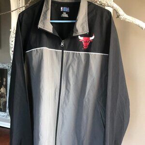 NBA CHICAGO BULL'S MEN'S WINDBREAKER JACKET SIZE LARGE